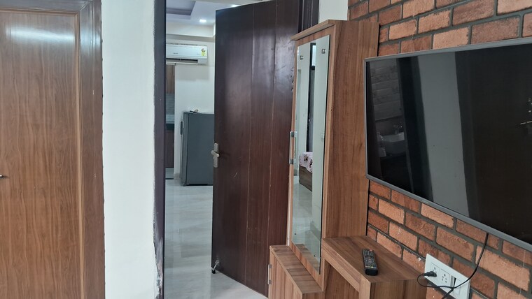 Bathroom, dlf-independent-floors 1.5 Bedroom 400 Sq.Ft. Builder Floor In Dlf City Phase 3 Gurgaon 9406760