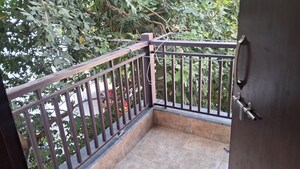 Balcony in 1.5 BHK Builder Floor at DLF Independent Floors, Dlf City Phase 3 – for Rent