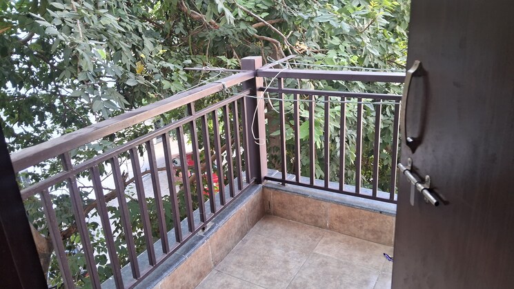 Balcony, dlf-independent-floors 1.5 Bedroom 400 Sq.Ft. Builder Floor In Dlf City Phase 3 Gurgaon 9406760