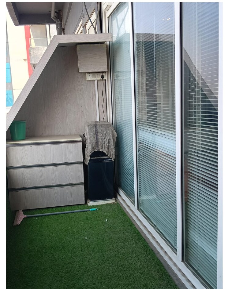 undefined, gaur-city-center Commercial Office Space 300 Sq.Ft. In Sector 4 Greater Noida Greater Noida 9406770