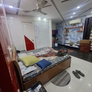 Bedroom in 2 BHK Builder Floor at SAS Tower, Medi City – for Rent