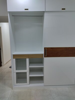 2 BHK Apartment For Rent in LnT Crescent Bay T3, Parel