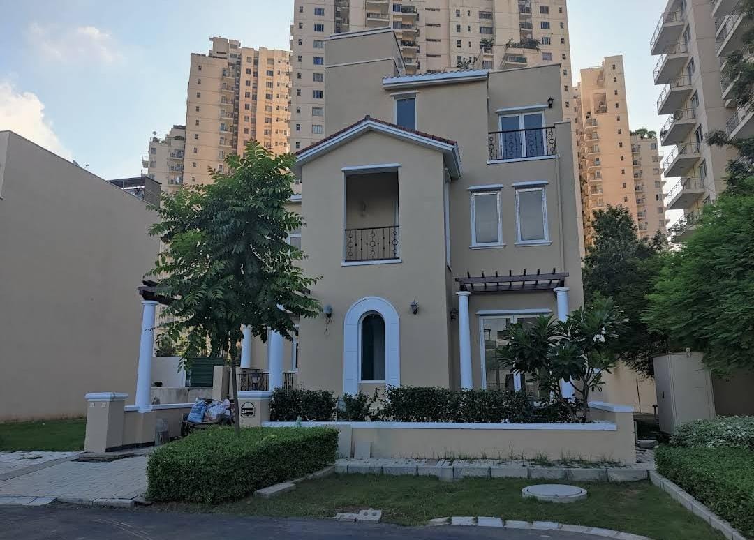 5 BHK + Servant Room 360 Sq.Yd. Villa in Emaar Marbella