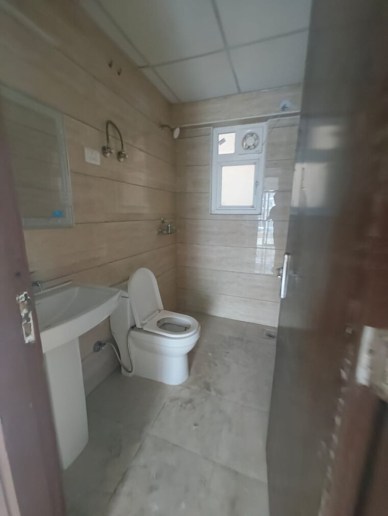 Bathroom, gulshan-bellina 2 Bedroom 1105 Sq.Ft. Apartment In Sector 16 Greater Noida Greater Noida 9406808