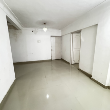 Room in 1.5 BHK Apartment at Koregaon Park CHS, Koregaon – for Rent