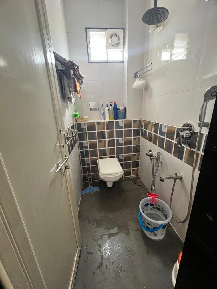 Bathroom, thaltej 2 Bedroom 1062 Sq.Ft. Apartment In Thaltej Ahmedabad 9406879