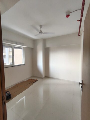 Room in 2 BHK Apartment at Prithvi Proximus, Hadapsar – for Rent