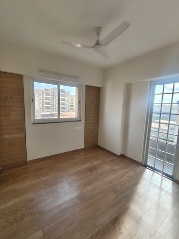 Room in 2 BHK Apartment at Prithvi Proximus, Hadapsar – for Rent