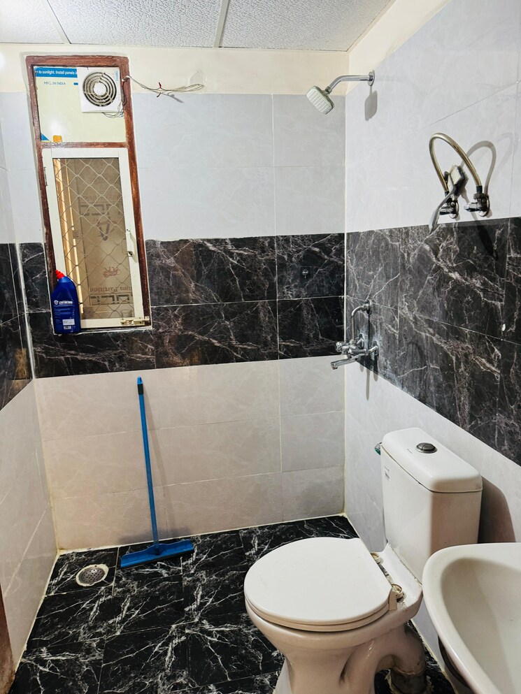 Bathroom, gulmohur-garden 2 Bedroom 950 Sq.Ft. Apartment In Raj Nagar Extension Ghaziabad 9406993