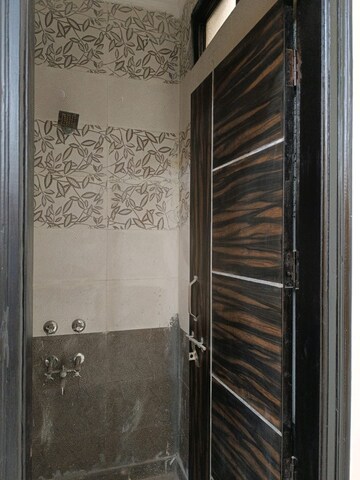 Furnished Amenities in 3 BHK Builder Floor at Govindpuri – for Sale