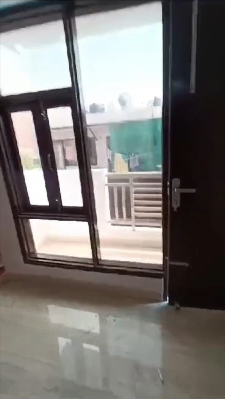 Room, govindpuri 3 Bedroom 1000 Sq.Ft. Builder Floor In Govindpuri Delhi 9406953