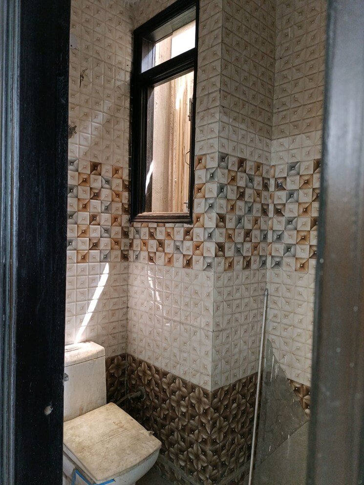 Bathroom, govindpuri 3 Bedroom 1000 Sq.Ft. Builder Floor In Govindpuri Delhi 9406953