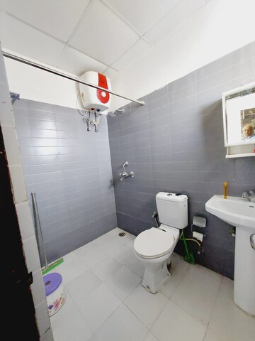 Team Area in 3 BHK Apartment at Pir Machalla – for Rent