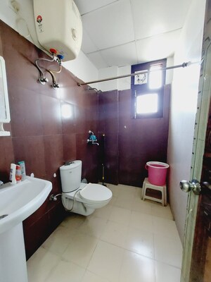 Bathroom in 3 BHK Apartment at Pir Machalla – for Rent