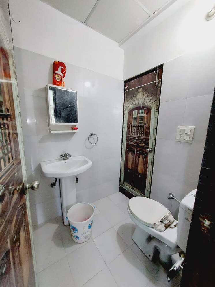 Attached Bathroom, pir machalla 3 Bedroom 1850 Sq.Ft. Apartment In Pir Machalla Zirakpur 9406964