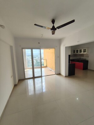 Room in 2 BHK Apartment at Royal Enrich, Magarpatta City – for Rent