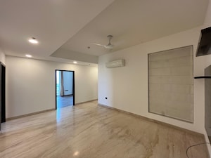 Room in 3 BHK Apartment at Smart World Orchard, Sector 61 – for Rent