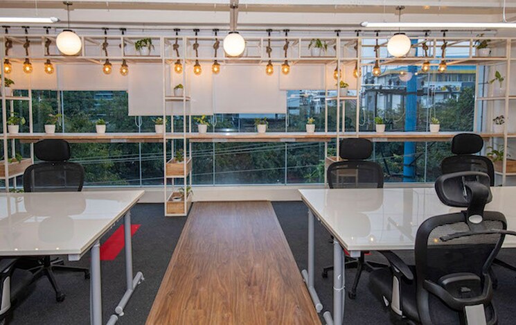 Balcony, old palasia Commercial Office Space 2000 Sq.Ft. In Old Palasia Indore 9406997