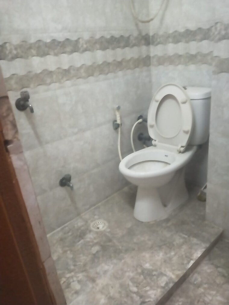 Bathroom, ashoka-enclave-faridabad 2 Bedroom 750 Sq.Ft. Builder Floor In Sector 34 Faridabad 9407086