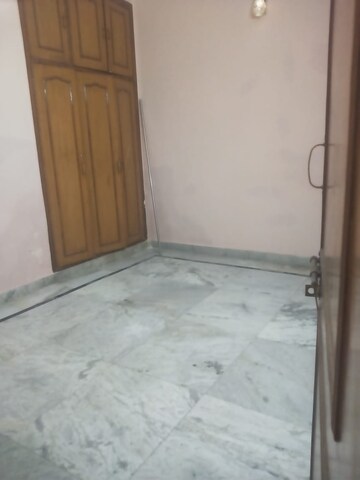 Room in 2 BHK Builder Floor at Ashoka Enclave Faridabad, Sector 34 – for Rent