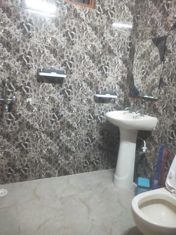 Bathroom in 2 BHK Builder Floor at Ashoka Enclave Faridabad, Sector 34 – for Rent
