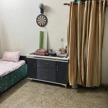 Bedroom in 2.5 BHK Apartment at Park View Apartments Noida, Sector 29 – for Sale