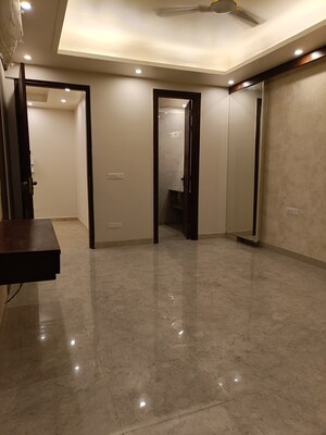 Room in 3 BHK Builder Floor at The Images Floors, Sector 51 – for Sale
