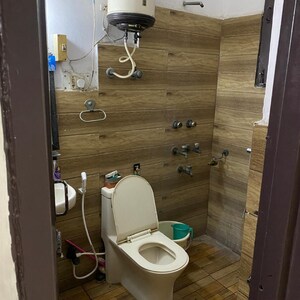 Bathroom in 2.5 BHK Apartment at Park View Apartments Noida, Sector 29 – for Sale