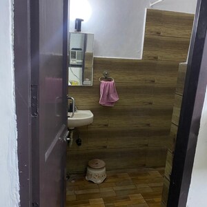 Bathroom in 2.5 BHK Apartment at Park View Apartments Noida, Sector 29 – for Sale