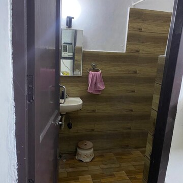 Bathroom in 2.5 BHK Apartment at Park View Apartments Noida, Sector 29 – for Sale