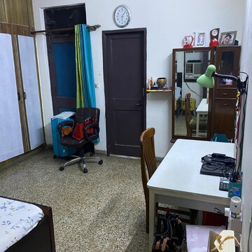 Team Area in 2.5 BHK Apartment at Park View Apartments Noida, Sector 29 – for Sale