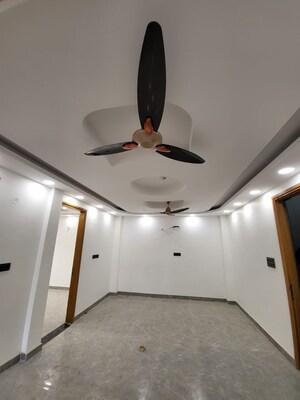 Furnished Amenities in 3 BHK Builder Floor at Govindpuri – for Sale