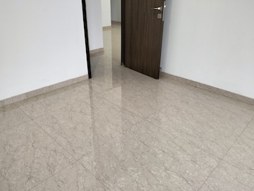 Room in 2 BHK Apartment at JP Decks, Goregaon East – for Rent