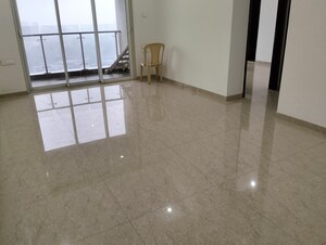 Room in 2 BHK Apartment at JP Decks, Goregaon East – for Rent