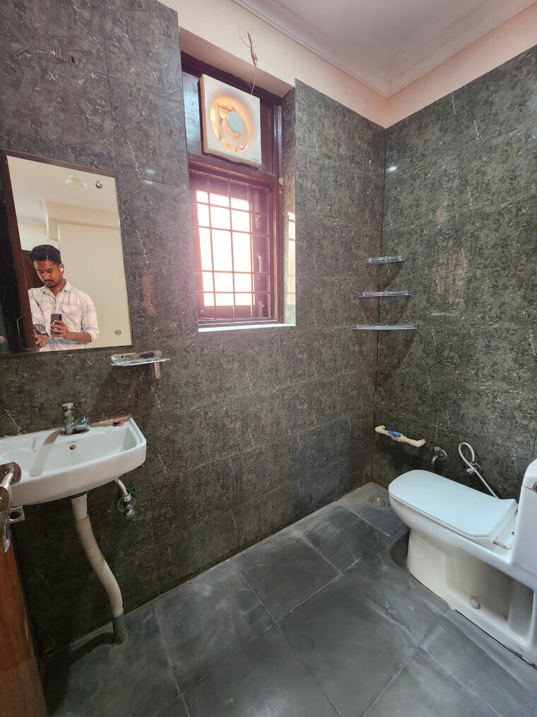 Attached Bathroom, chattarpur 1 Bedroom 450 Sq.Ft. Builder Floor In Chattarpur Delhi 9407127