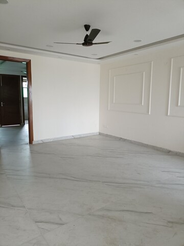Room in 3 BHK Builder Floor at The Images Floors, Sector 51 – for Sale