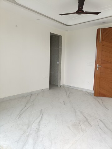 Room in 3 BHK Builder Floor at The Images Floors, Sector 51 – for Sale