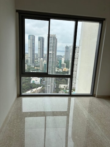 Room in 2 BHK Apartment at Lodha Parkside, Worli – for Rent