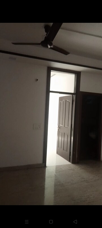 Room in 2 BHK Builder Floor at Sapphire Tower, Sector 104 – for Rent