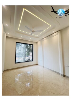 Room in 4 BHK Builder Floor at CS Roseate 63, Sector 63a – for Sale