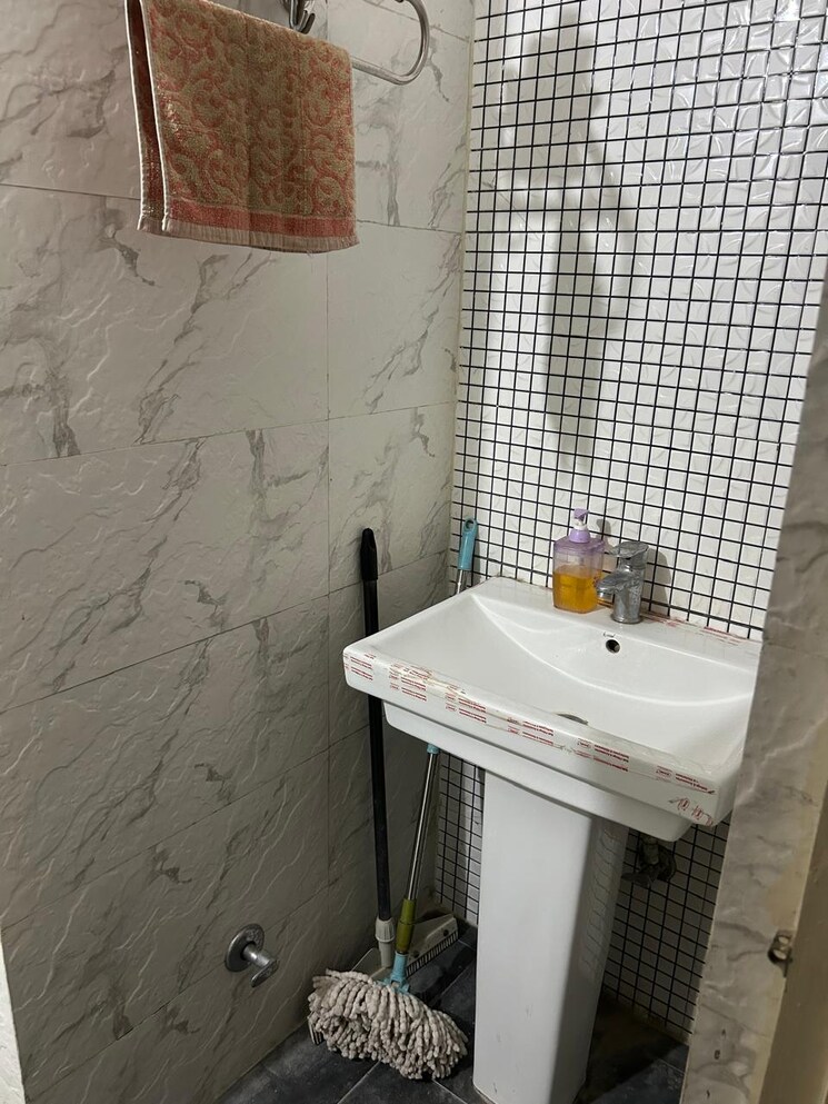 Bathroom, gomti-homes 3 Bedroom 1350 Sq.Ft. Apartment In Nabha Zirakpur 9407156