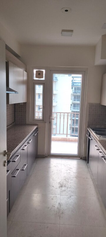 Room in 3 BHK Apartment at DLF The Skycourt, Sector 86 – for Rent