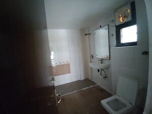 Bathroom in 3 BHK Apartment at Parsvnath Prestige, Sector 93a – for Sale
