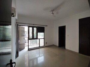 Room in 3 BHK Apartment at Parsvnath Prestige, Sector 93a – for Sale