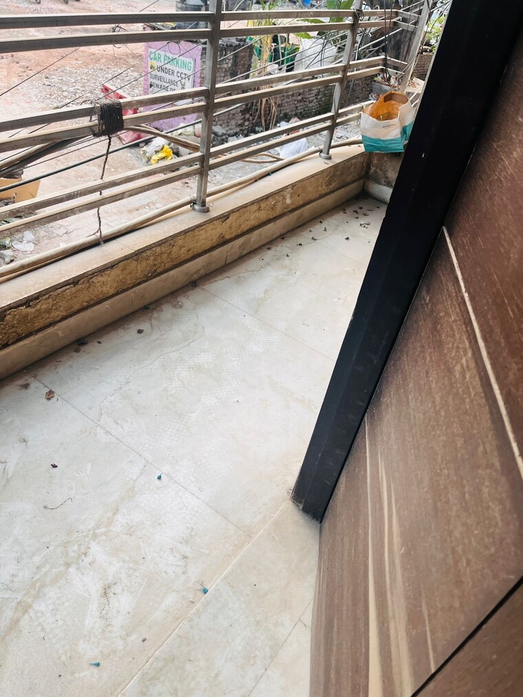 Balcony, anupam garden 3 Bedroom 200 Sq.Yd. Apartment In Anupam Garden Delhi 9407224