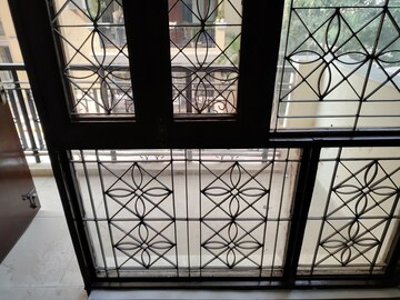 Room in 3 BHK Apartment at Parsvnath Prestige, Sector 93a – for Sale