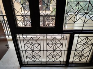 Room in 3 BHK Apartment at Parsvnath Prestige, Sector 93a – for Sale