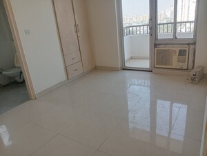 Room in 2 BHK Apartment at DLF Regency Park I, Dlf Phase iv – for Rent