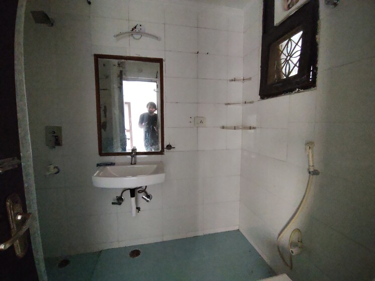 Bathroom, parsvnath-prestige 3 Bedroom 1795 Sq.Ft. Apartment In Sector 93a Noida 9407237