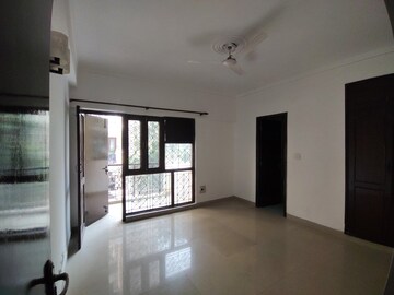 Room in 3 BHK Apartment at Parsvnath Prestige, Sector 93a – for Rent